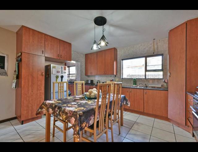 3 BEDROOM HOUSE FOR SALE IN SUNDOWNER